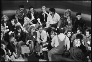 personnalités participent à l'émission télévisée de TF1 pour les Restaurants du Cœur 1986